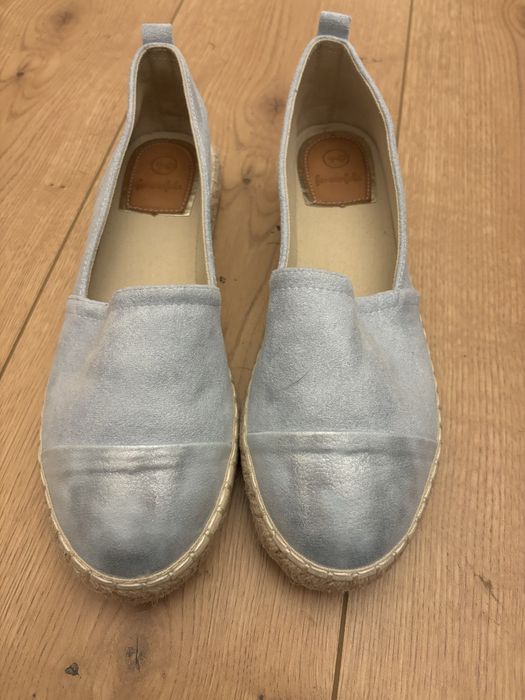 nowe niebieskie skorzane espadryle
