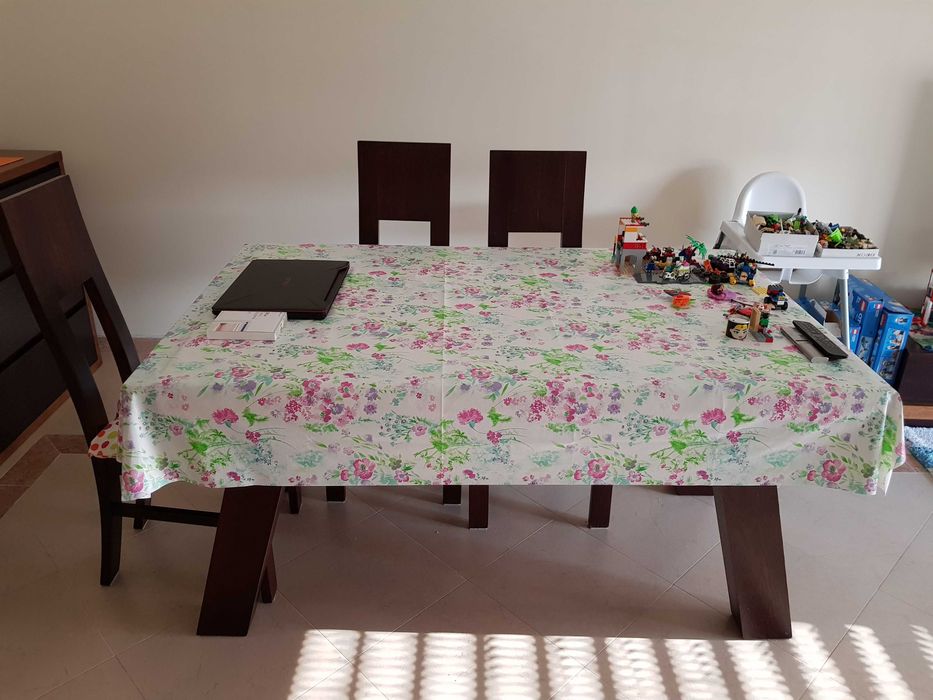 Mesa de Sala em Carvalho maciço  + 6 cadeiras