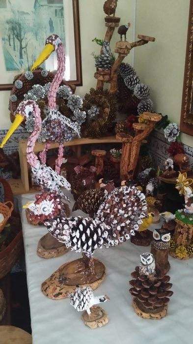 Artesanato de pinhas decorativas