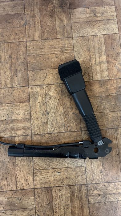 Cinto pre-tensor esquerdo bmw e87