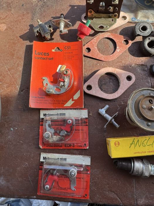 Lote de pecas diversas para Ford Anglia de 1961