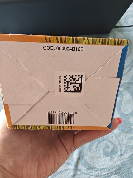 Caixa de cromos animais do mundo