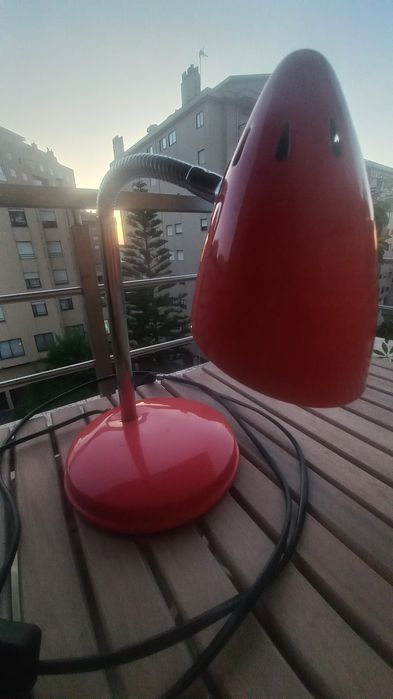 Candeiro, cor vermelho,