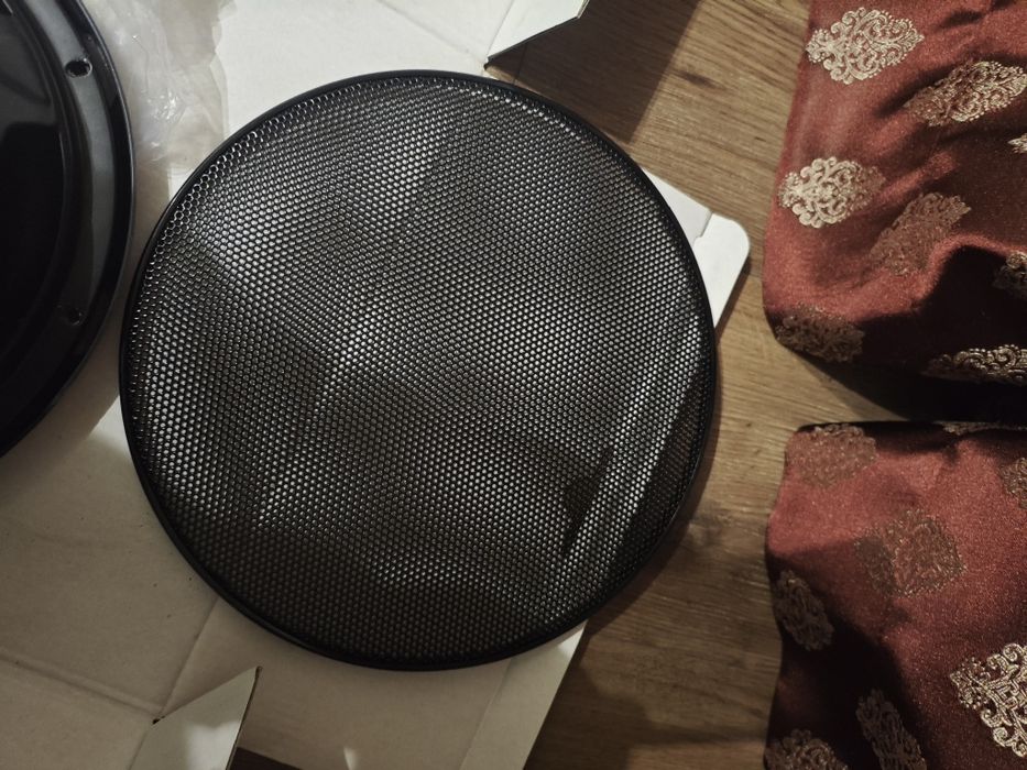 Продам сабвуфер Focal SUB 10 SLIM