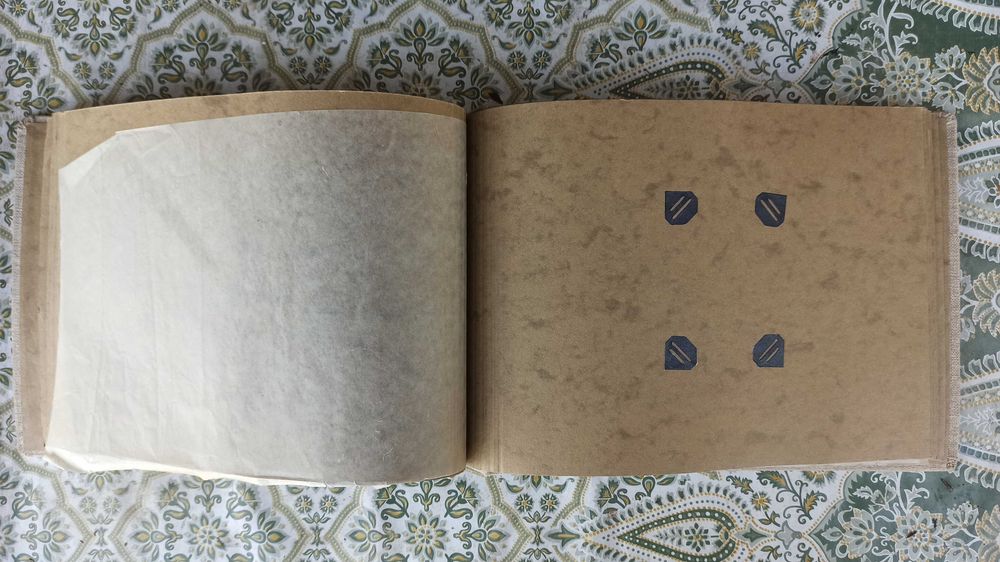 Stary ok 70-cio letni album na zdjęcia obszyty płótnem lnianym