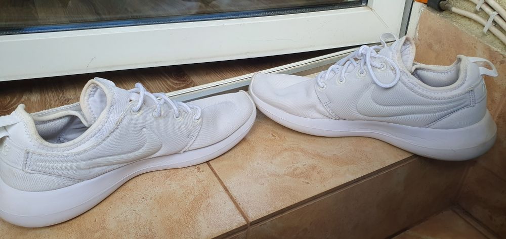 Buty białe damskie Nike Roshe rozmiar 40 wkładka 25,5cm