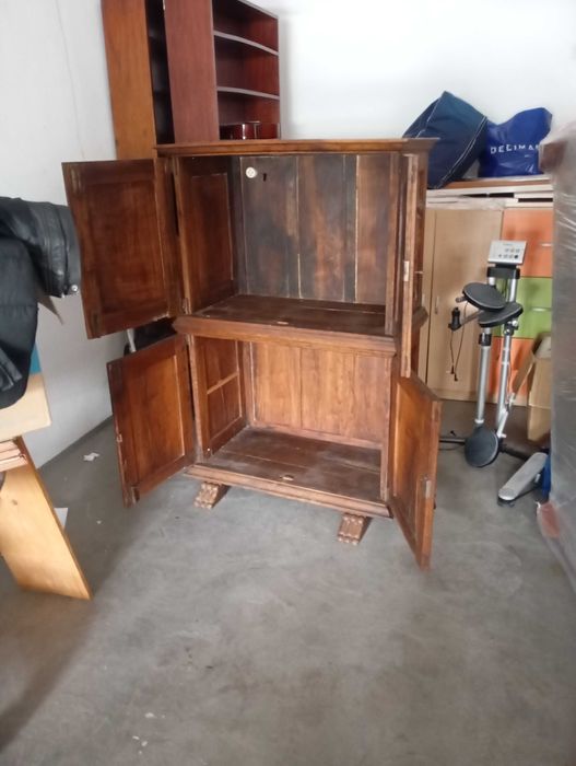 Móvel antigo ( garrafeira )