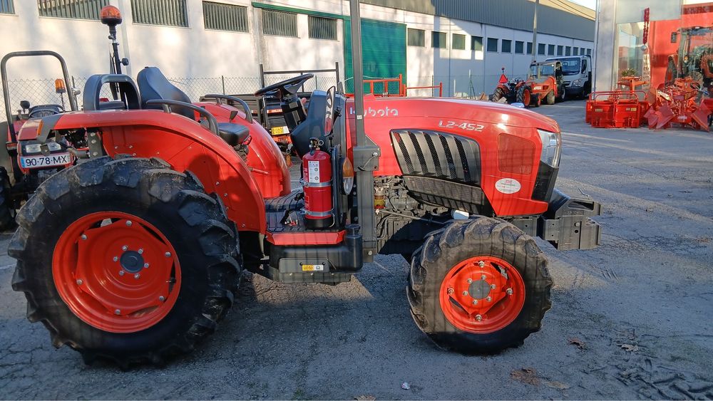 Kubota L2452 - semi novo