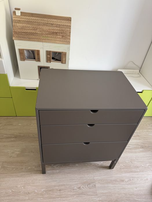 Cómoda Stokke Home + muda-fraldas para bebé