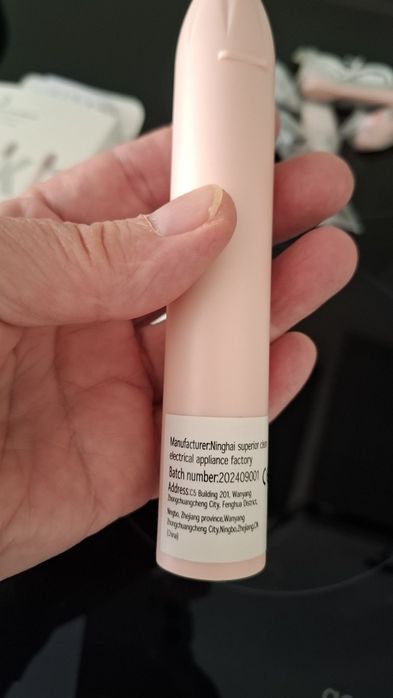 Две электрические зубные щетки