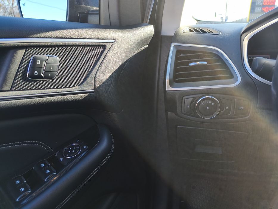 Продам Ford edge