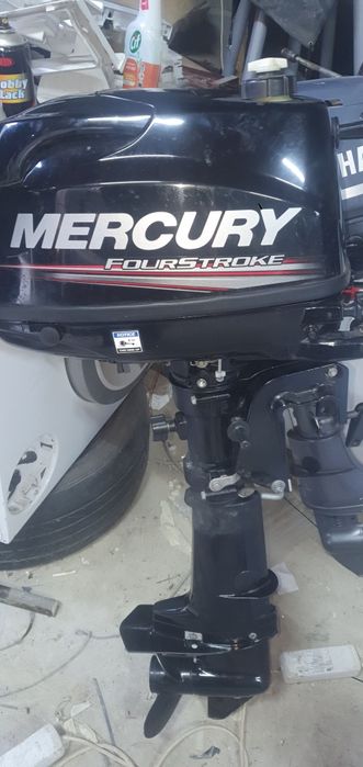 Кілева лодка колібрі мотор меркурій