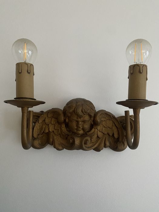 Candeeiros de parede.