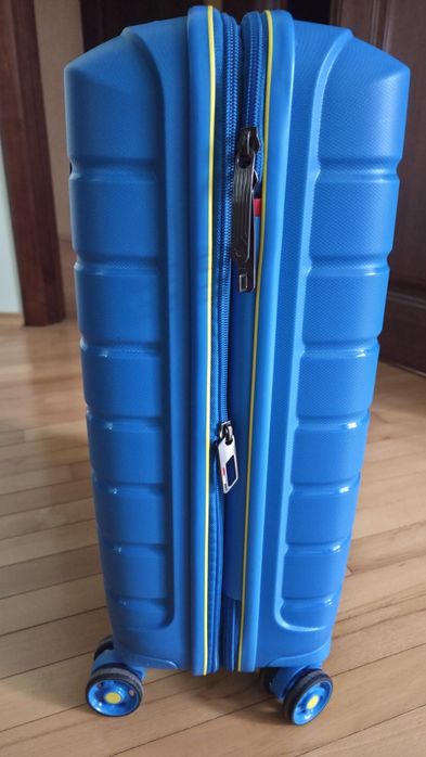 Чемодан Roncato 55x40x20 + косметичка