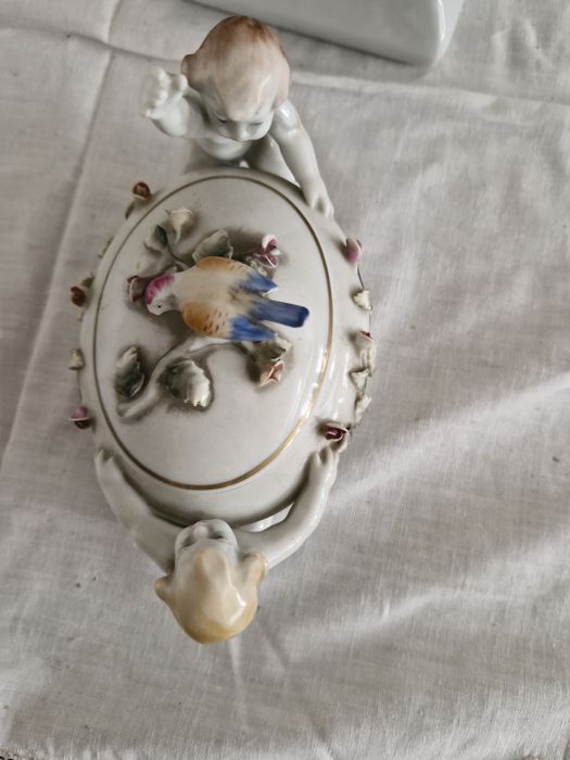 Peça decorativa em porcelana