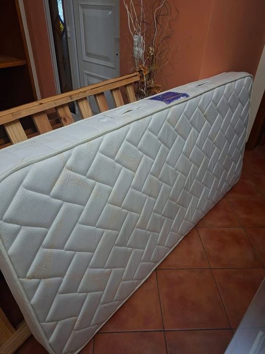 Cama e colchão para venda