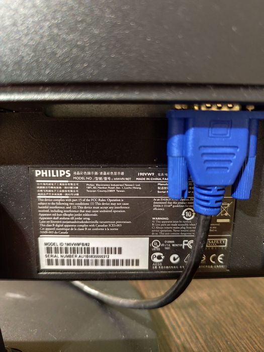 Продам Компьютер в сборе: системник+монитор+мышь+клавиатура+провода