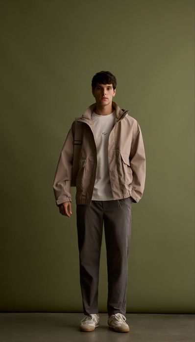 Гладка куртка з капюшоном/  Вітрівка Reserved XL