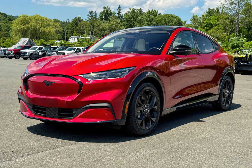 Ford Mustang Mach-E Premium      2023