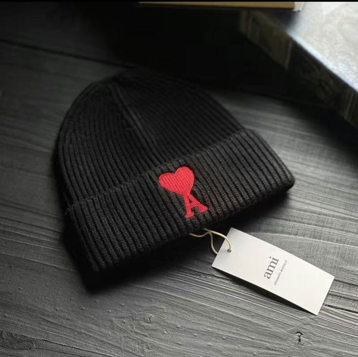 Шапка жіноча Aмі з сердечком