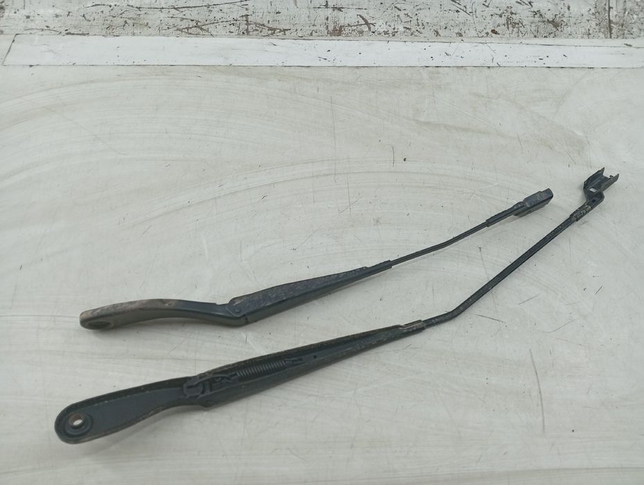 Astes/Escova Limpa Conjunto (2) - VOLVO C30 (533) | 06 - 13