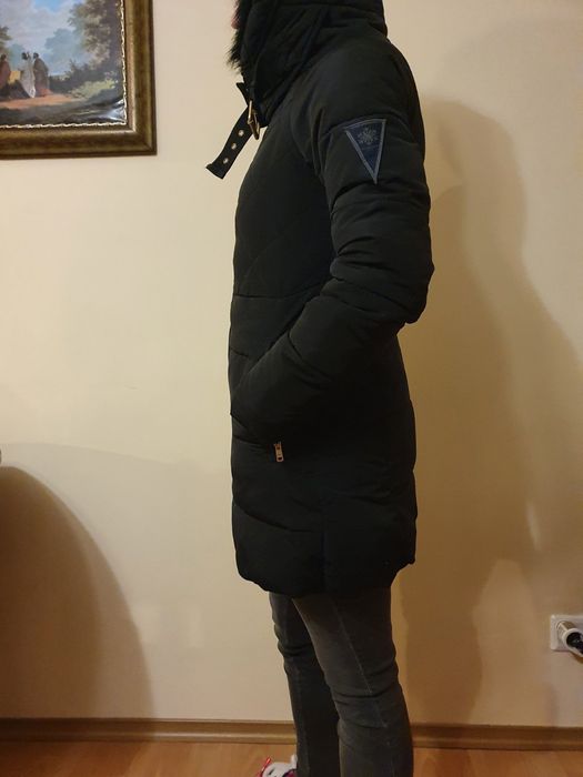 Czarna puchowa kurtka Zara