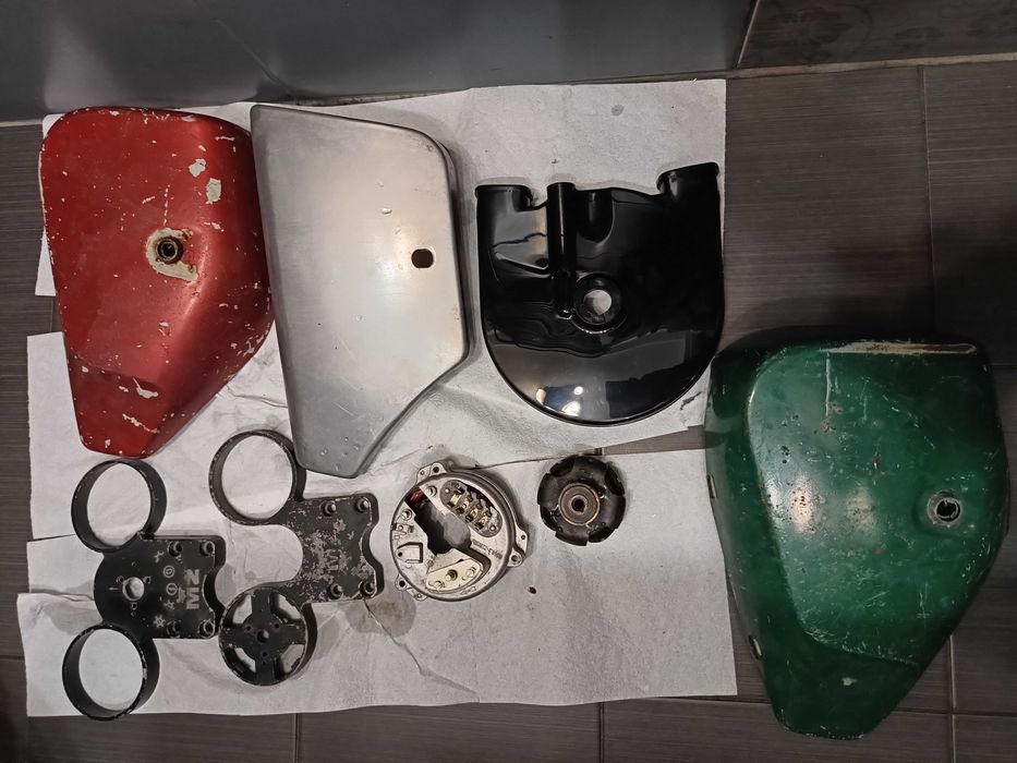 MZ Etz 250 251 licznik obrotomierz półka pokrywa akumulatora zapłon