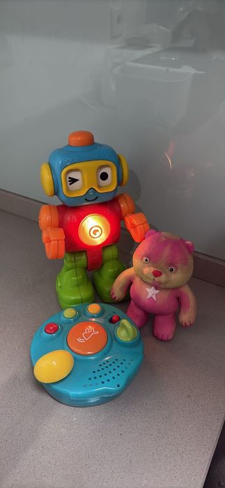 Boneco elástico e Robô luzes e sons