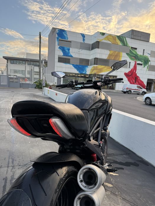 Ducati Diavel 1200 black muitos extras
