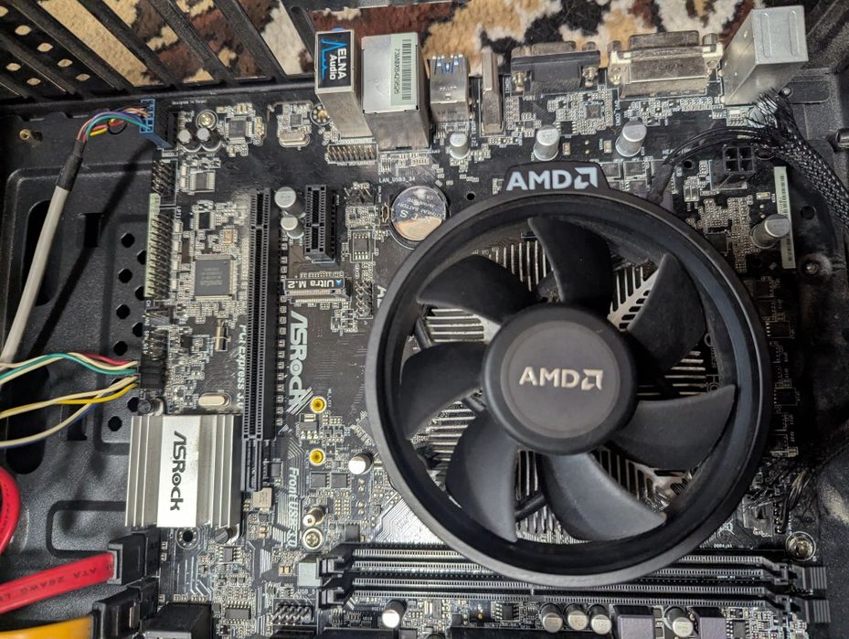 Продам комплект ASRock AB350M-HDV + Ryzen 5 2400G