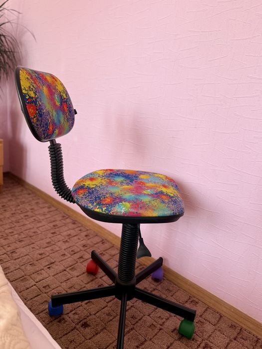 Компʼютерний стільчик Nowy Styl Bambo GTS SPR-01