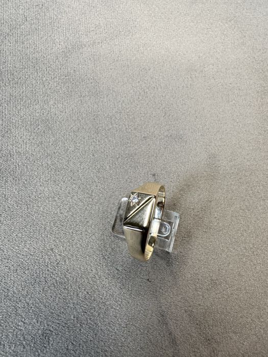 Anel em ouro com zirconea