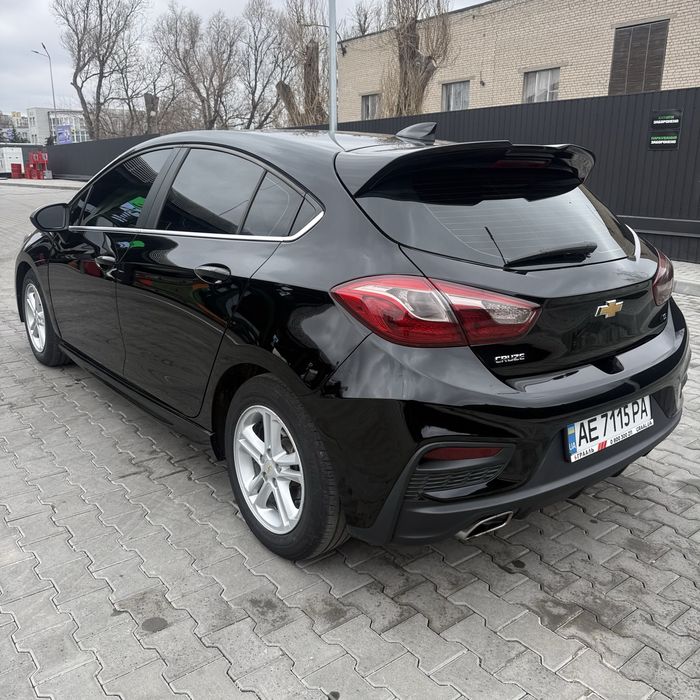 Автомобиль Шевроле Круз