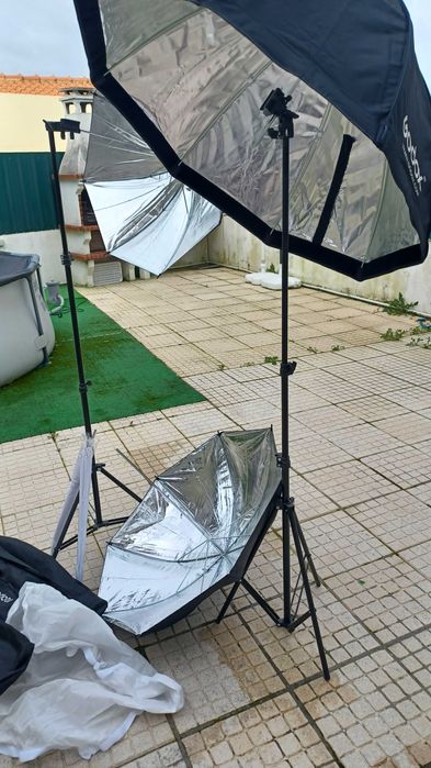 Kit de Iluminação de Estúdio com Sombrinhas marca Godox
