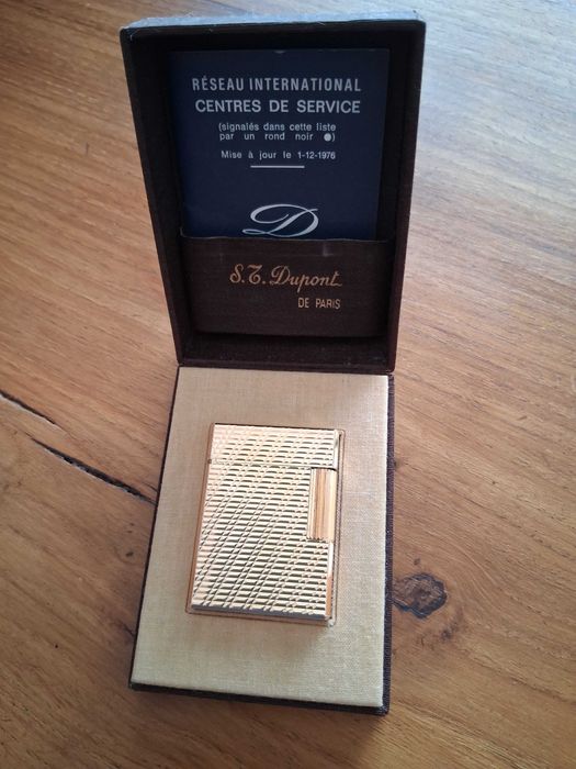 Elegante isqueiro Dupont banhado a ouro