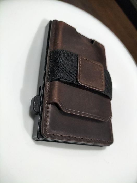 Porta cartões RFID em pele castanho