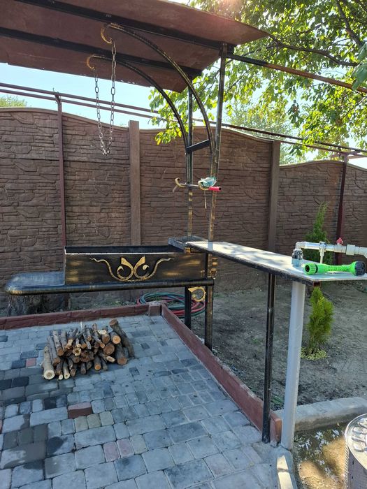 Продам уютный новый теплый дом с беседкой.