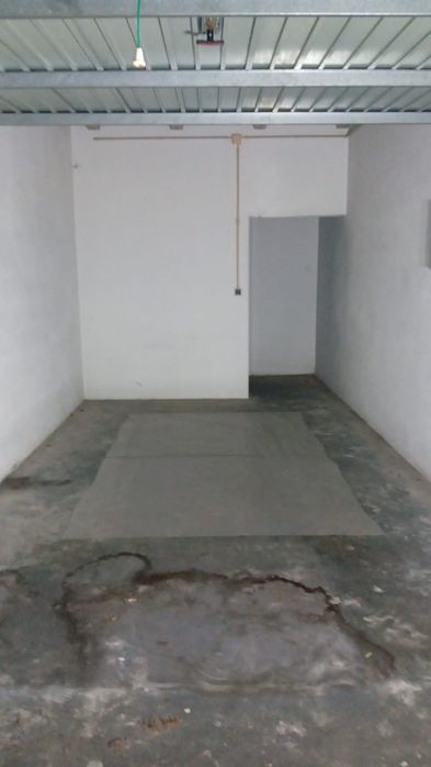 Garagem fechada Glicinias