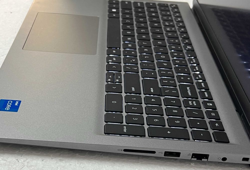 Laptop Dell Vostro 3530 i5-13gen 16GB RAM SSD 15,6 FHD 120Hz Win11