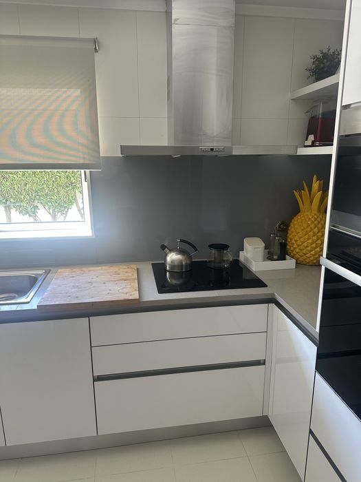 Cozinha branca lacada com eletrodomesticos - pronto a entregar e com entregas grátis
