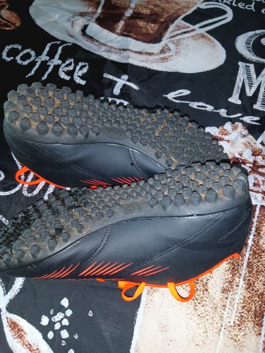 Chuteiras adidas para piso sintético/Tênis para o dia a dia
Como novas