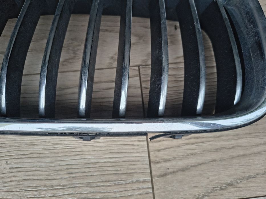 BMW seria 5 F11 Grill lewy nerka