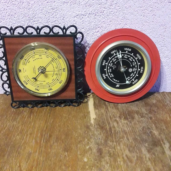 Барометр бытовой.