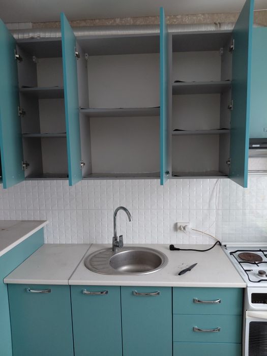 Продам нову кухню,разом з витяжкою у використанні не була.