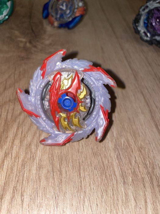 Bayblades em bom estado