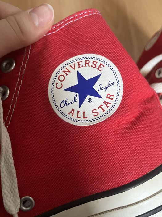 Orginalne conversy z kolorze czerwonym