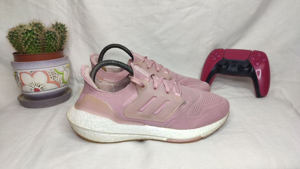 Бігові жіночі кросівки Adidas Ultraboost