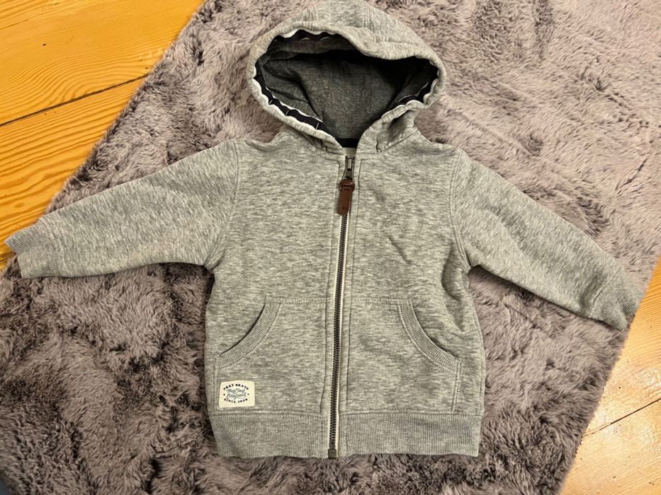 Bluza dla chłopca w rozmiarze 74/80.