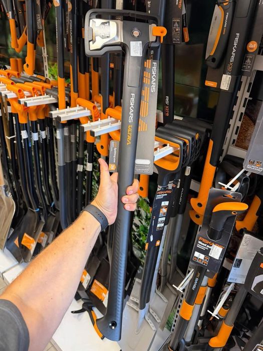 Лопата Fiskars Solid