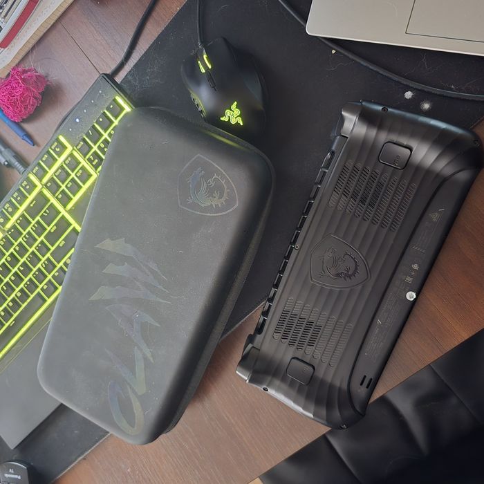 Konsola windows 11 msi claw ai8+